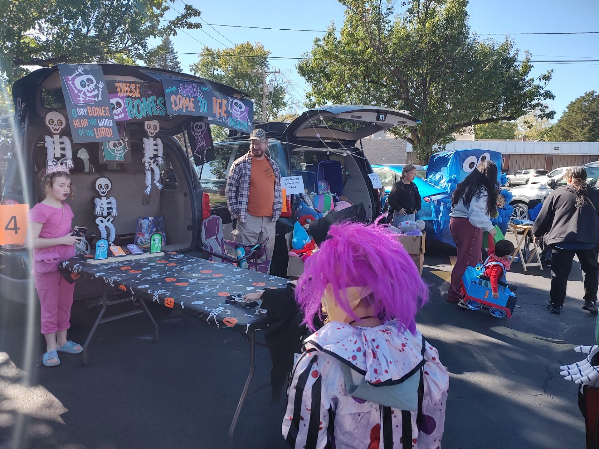 Plano Methodist Church draws more than 200 to trunk-or-treat event — Shaw Local News Network